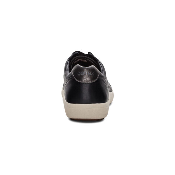 COURTNEY - Image 5